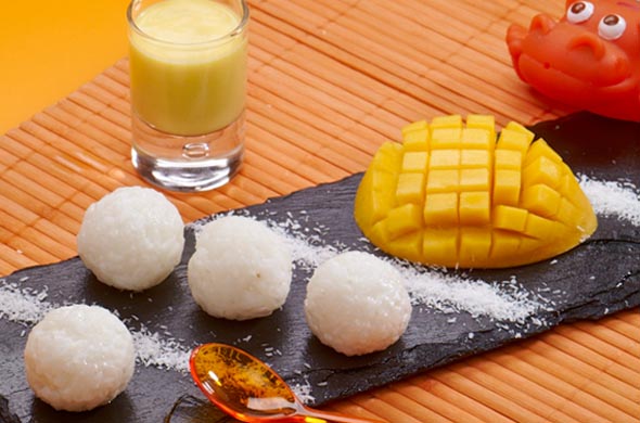 Bouchées de riz au coulis de mangue