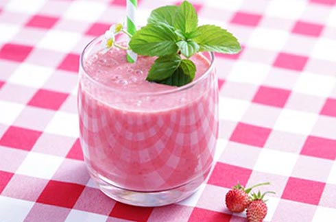 Smoothie melón, plátano y fresas