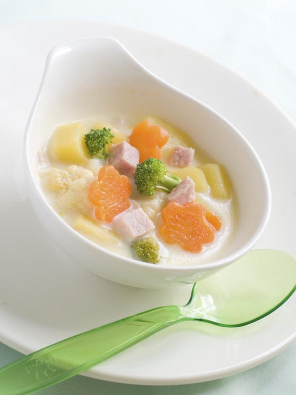 Recette pour enfant de petits pommes de terre aux légumes, dés de jambon et crème liquide